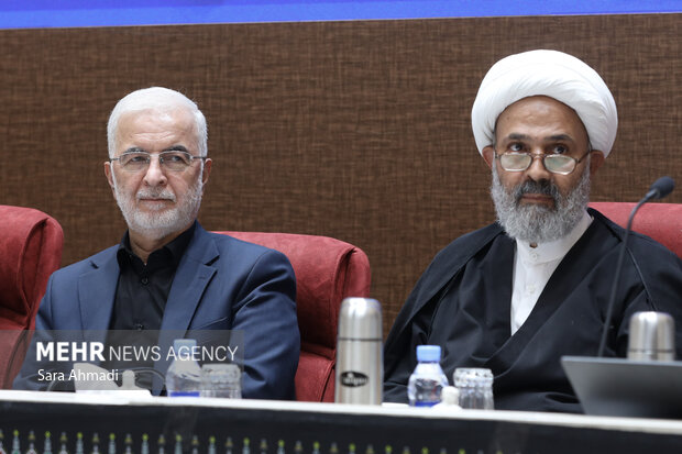 جلسه ستاد خدمات سفر خراسان رضوی با حضور وزیر کشور در مشهد