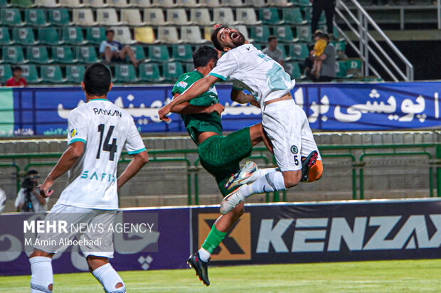 استارت خوب پیکان مقابل ذوب آهن/ نیمه دوم به کام شاگردان دقیقی شد استارت خوب پیکان مقابل ذوب آهن/ نیمه دوم به کام شاگردان دقیقی شد