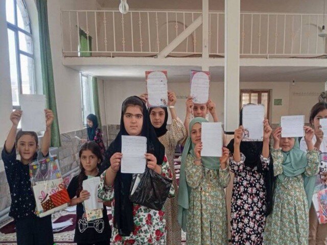 نشاط فرهنگی در دل روستاهای کردستان؛کودکان با دنیای کتاب آشتی کردند