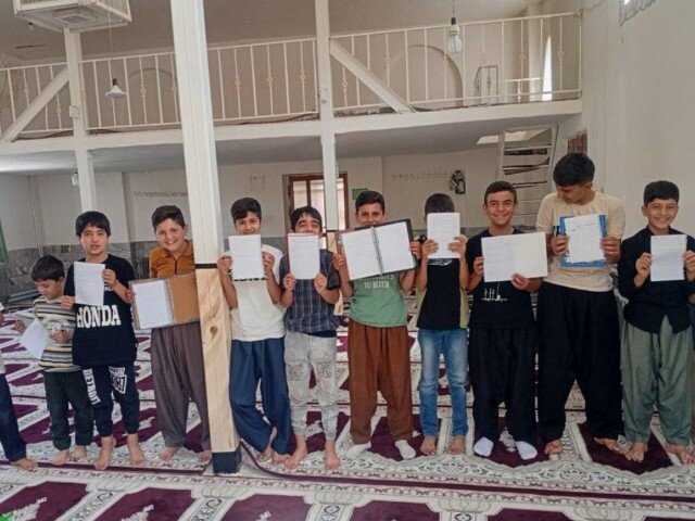 نشاط فرهنگی در دل روستاهای کردستان؛کودکان با دنیای کتاب آشتی کردند