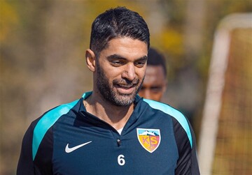 علي كريمي يعود إلى نادي استقلال