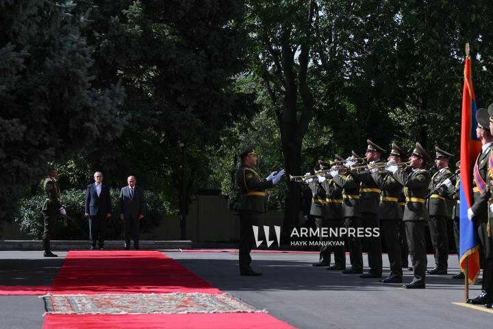Pezeşjkiyan Erivan