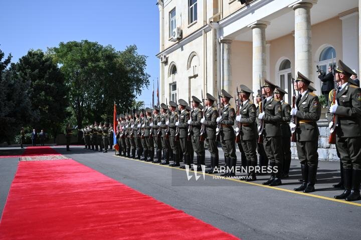 Pezeşjkiyan Erivan