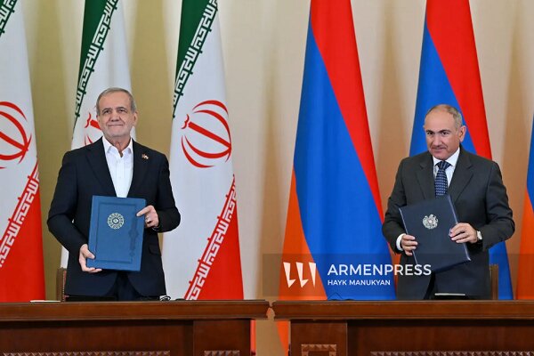 İran ve Ermenistan 10 işbirliği belgesi imzaladı