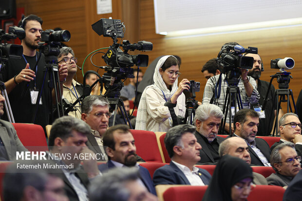 آیین رونمایی از خدمات و محصولات دیجیتال بانک ملی