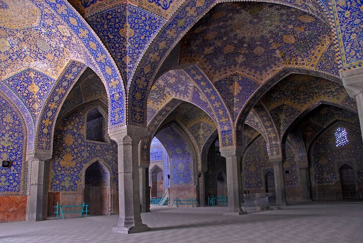 معماری مساجد اصفهان؛ اینجا هر کاشی با خدا نجوا میکند