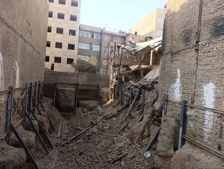 ریزش تالار متروکه هنگام گودبرداری در شهرک ولیعصر