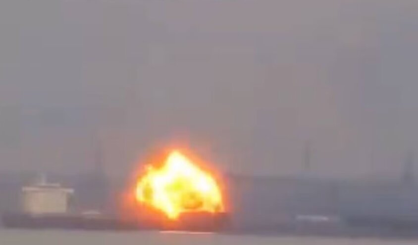 V bližini porušenega mostu v Baltimoru je eksplodirala ladja