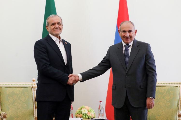 Iranian President,  Armenian PM hold private meeting