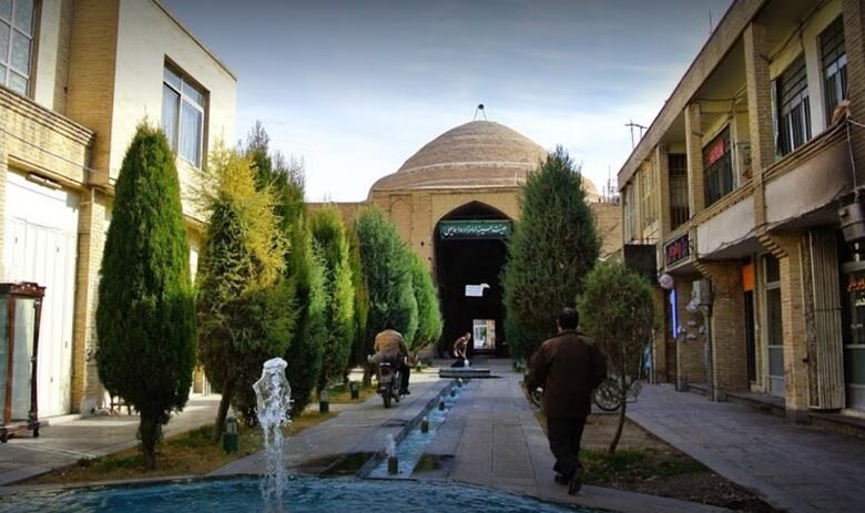 معماری مساجد اصفهان؛ اینجا هر کاشی با خدا نجوا میکند 4