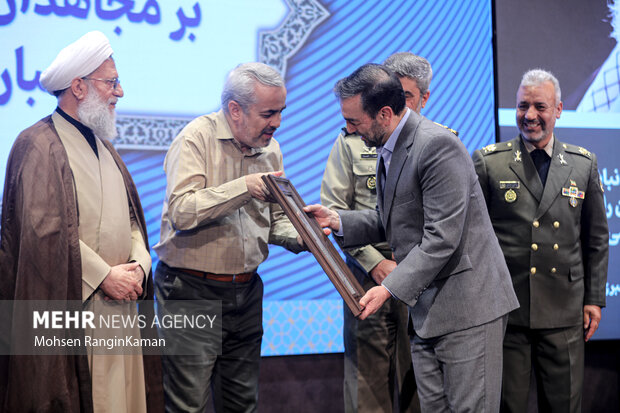 مراسم تجلیل از خبرنگاران در سازمان عقیدتی سیاسی ارتش