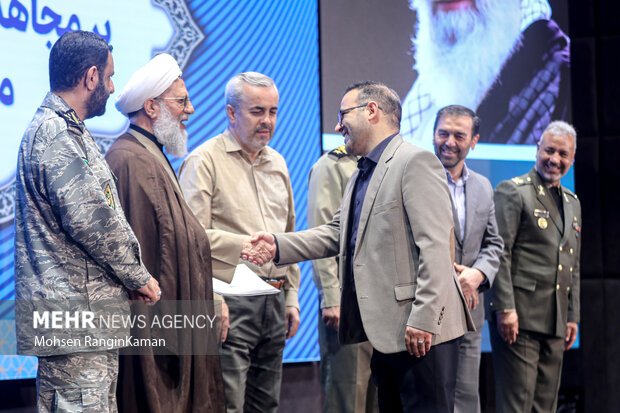 مراسم تجلیل از خبرنگاران در سازمان عقیدتی سیاسی ارتش