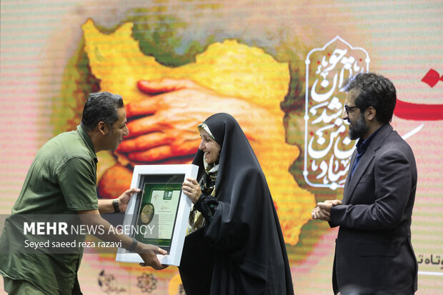 بهروزآذر: همدلی مردم در جنگ برایم تجربه پیادهروی اربعین را تداعی کرد