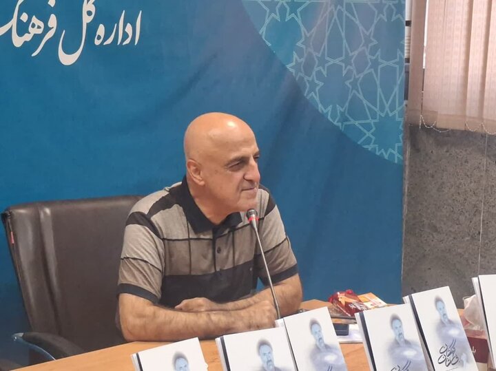 شعر آیینی و انقلابی باید از شعارزدگی دور شود