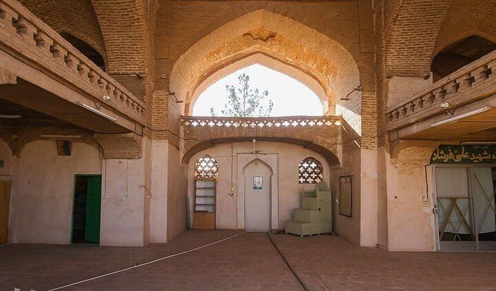 مسجد خسرو اردستان؛ تلاقی تاریخ و هنر