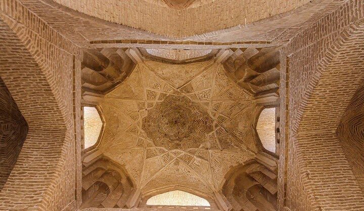 مسجد خسرو اردستان؛ تلاقی تاریخ و هنر