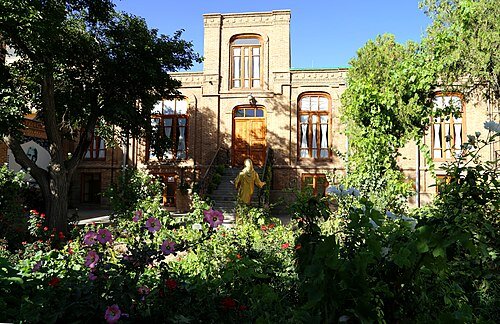 «خانواده‌های الهام بخش»؛ ستاره پروین در ادبیات ایران