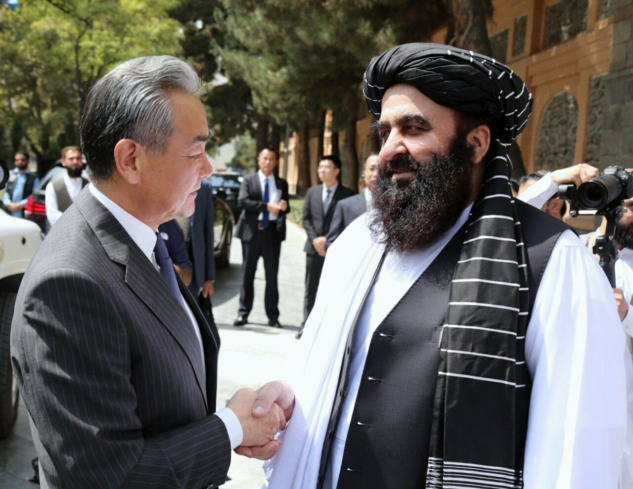 China FM holds talks with Taliban leaders in Kabul