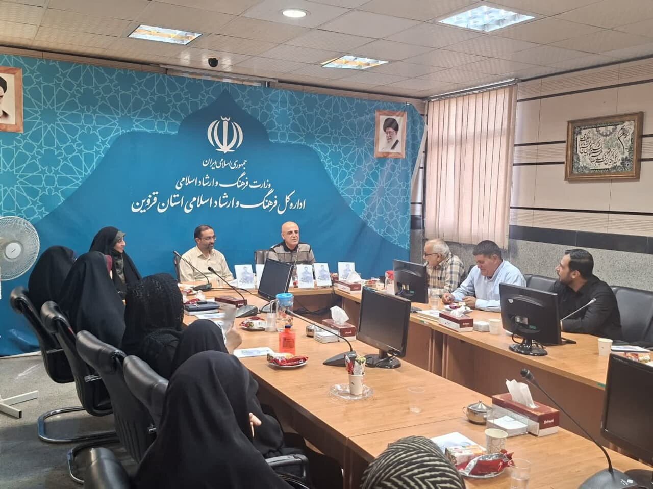 شعر آیینی و انقلابی باید از شعارزدگی دور شود