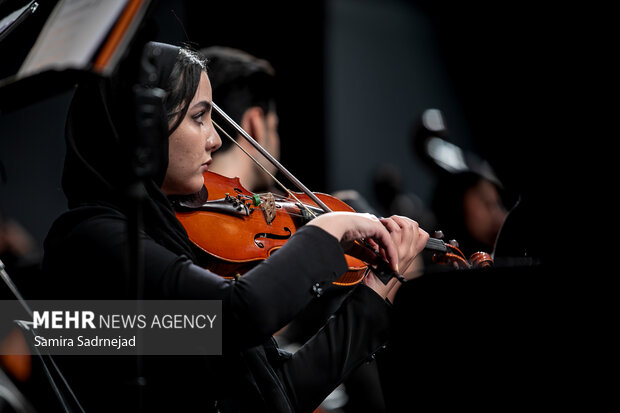 اجرای کنسرت نامیرا