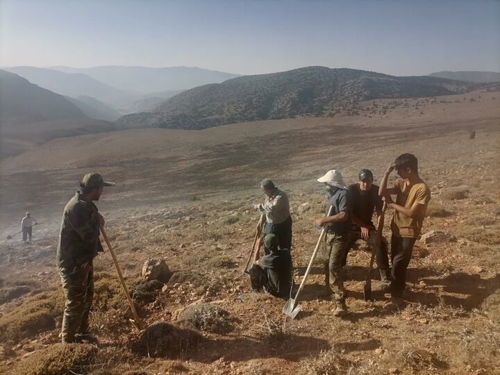 عملیات اطفای حریق مراتع دیباج دامغان انجام شد