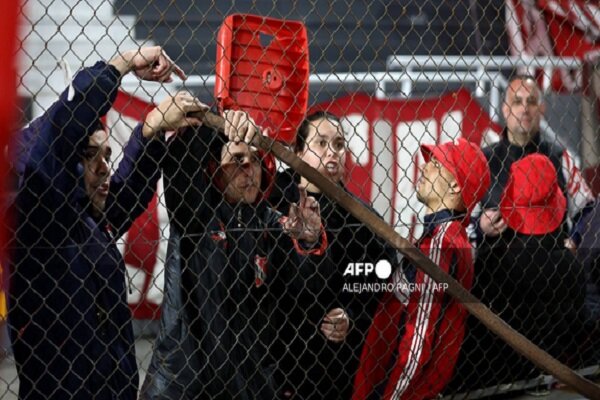 10 injured, 90 arrested as fan violence halts Argentina match