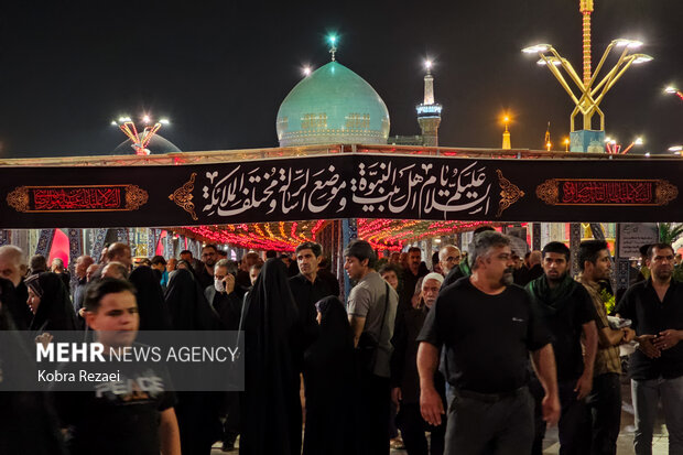 شب رحلت پیامبر(ص) و شهادت امام حسن(ع) در حرم رضوی