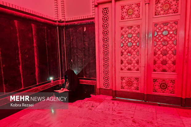 شب رحلت پیامبر(ص) و شهادت امام حسن(ع) در حرم رضوی