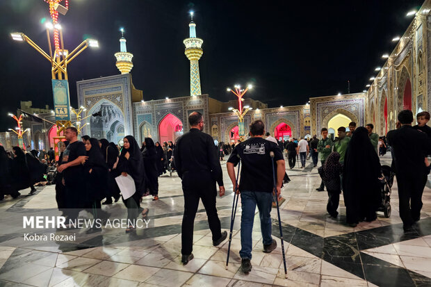 شب رحلت پیامبر(ص) و شهادت امام حسن(ع) در حرم رضوی