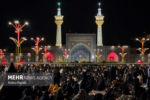 شب رحلت پیامبر(ص) و شهادت امام حسن(ع) در حرم رضوی