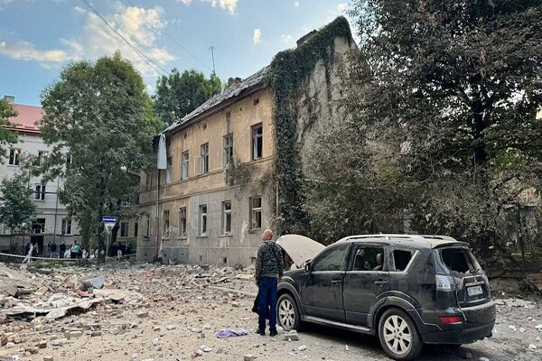 Russia launches fresh wave of strikes on western Ukraine