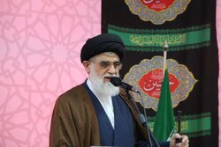 امام جمعه انزلی: حفظ وحدت در جامعه مهمترین وظیفه همگان است