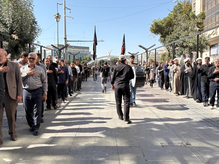 سنندج در سوگ پیامبر رحمت (ص) و کریم اهلبیت (ع) غرق در عزاداری شد