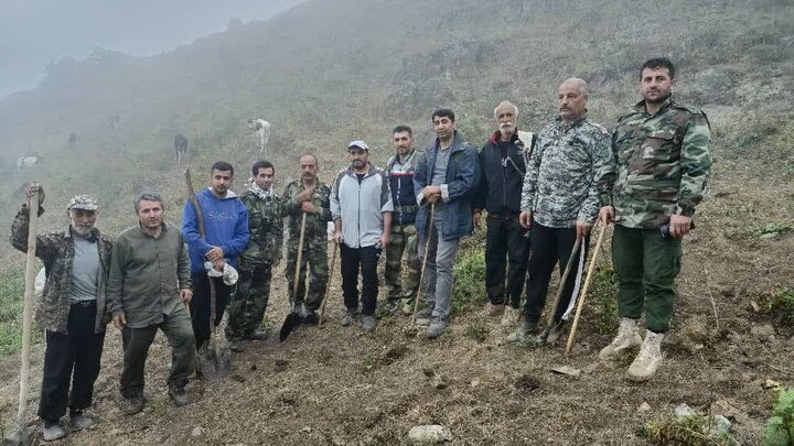 ۱۵ هکتار از مراتع درآکین چالوس دچار حریق شد؛ مهار آتش‌سوزی
