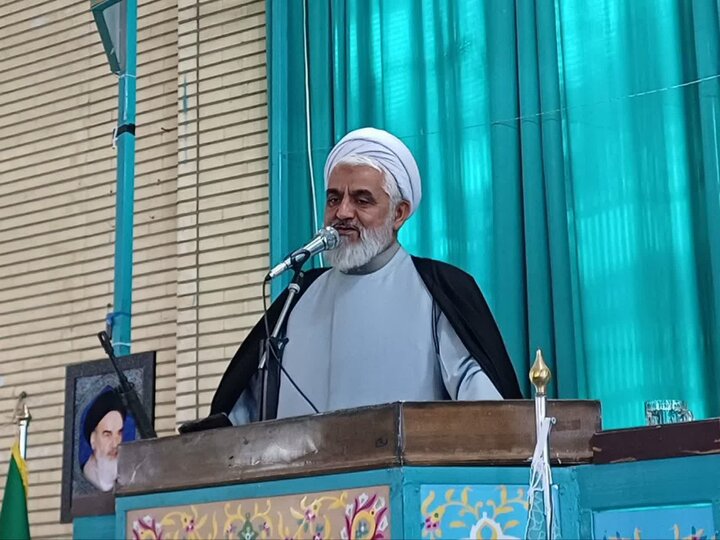 بازی با آبرو و امنیت نظام خدمت به کشورهای متخاصم است