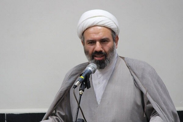 تضعیف معرفت در جامعه زمینه انحراف را فراهم می کند