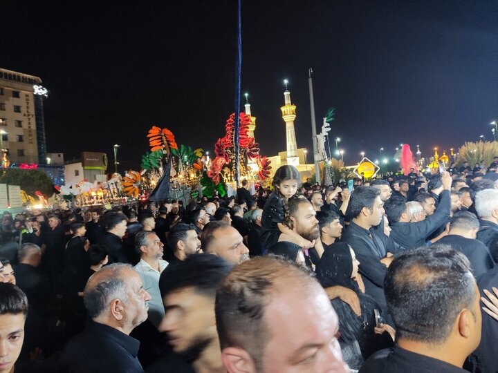 عزاداری زائران رضوی در آستانه شهادت امام رضا(ع) عزاداری زائران رضوی در آستانه شهادت امام رضا(ع)