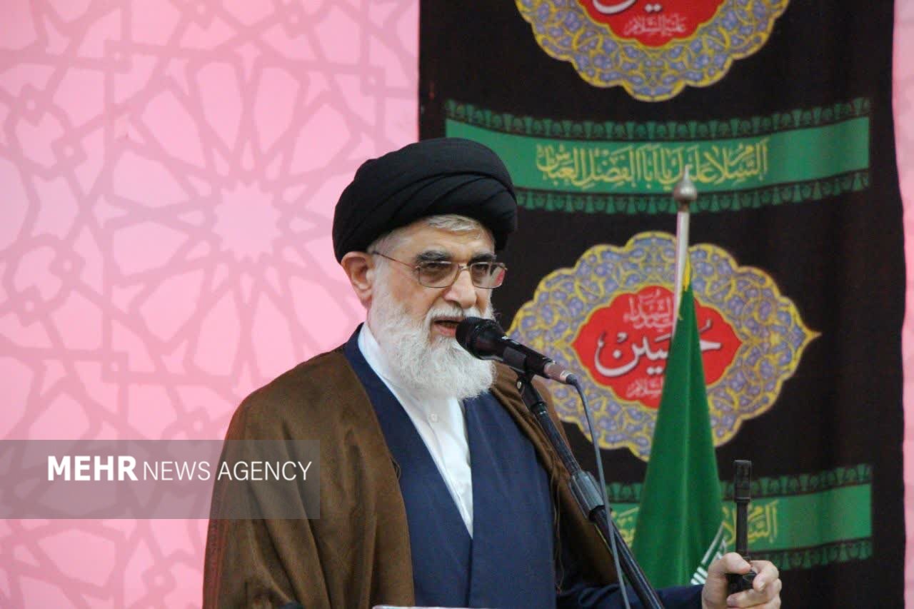 امام جمعه انزلی: حفظ وحدت در جامعه مهمترین وظیفه همگان است