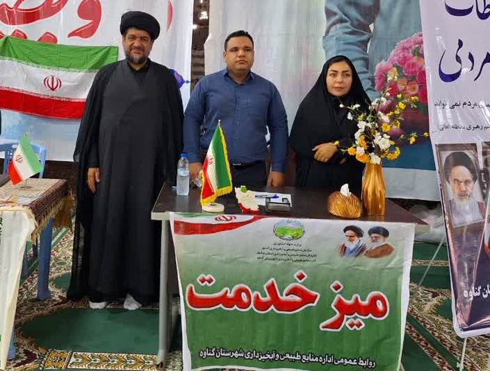 میز خدمت ادارات در گناوه به مناسبت هفته دولت برپا شد