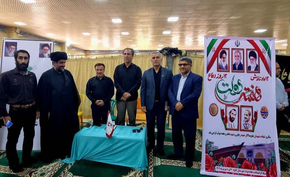 میز خدمت ادارات در گناوه به مناسبت هفته دولت برپا شد