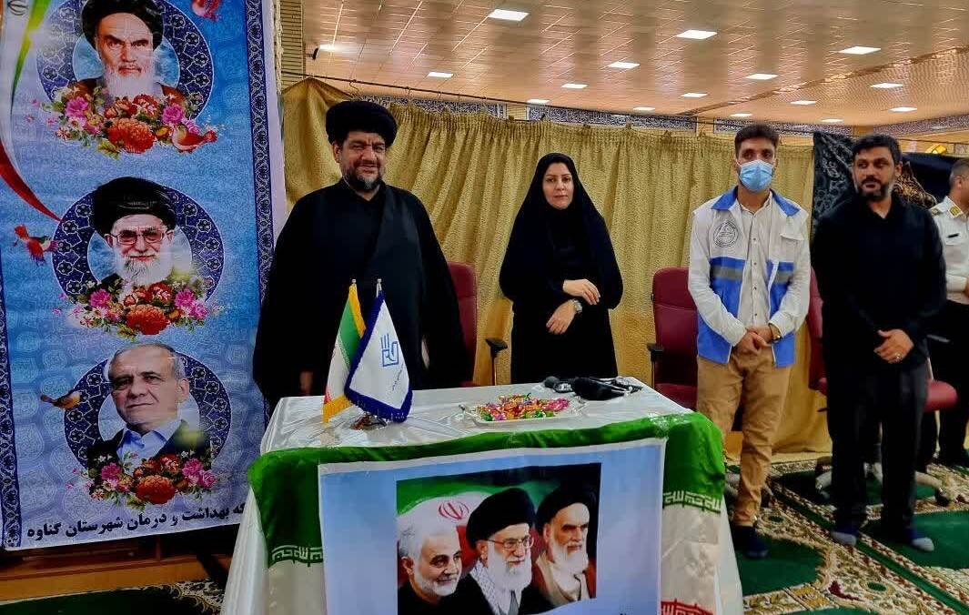 میز خدمت ادارات در گناوه به مناسبت هفته دولت برپا شد