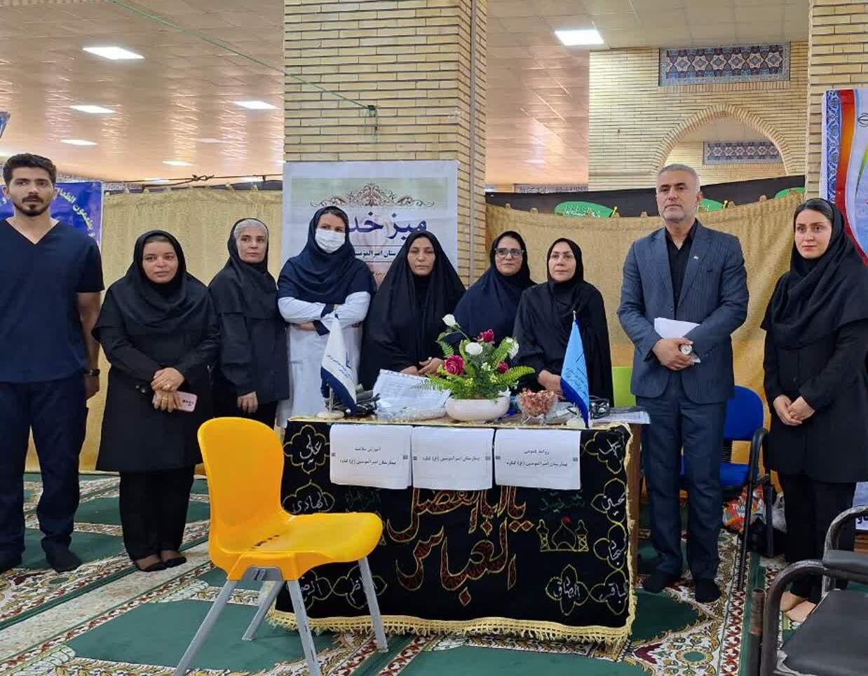 میز خدمت ادارات در گناوه به مناسبت هفته دولت برپا شد