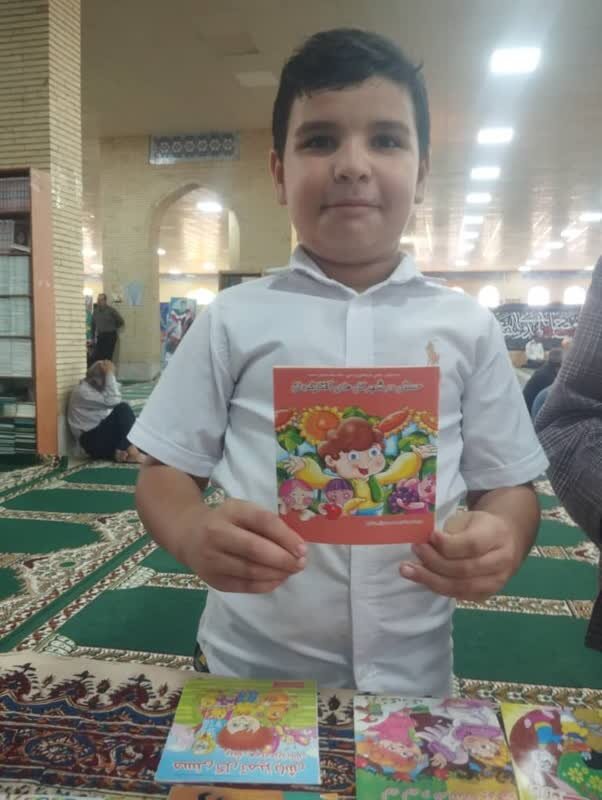 توزیع کتب ترویج فرهنگ حفاظت محیط زیست بین کودکان و نوجوانان در گناوه