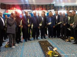 ادای احترام وزیر میراث فرهنگی به مقام شامخ شهدا در لاهیجان