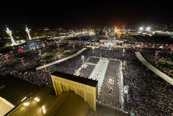 وداع با امام مهربانی‌ها در شام غریبان؛ مشهد نقطه‌ اوج ارادت شیعیان