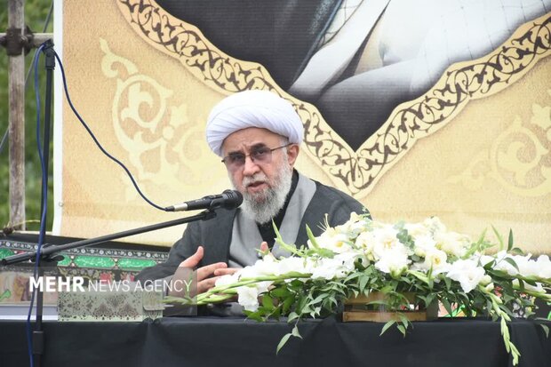 آیت الله رمضانی:شهدا با جان فشانی امنیت و استقلال ایران را تضمین کردند