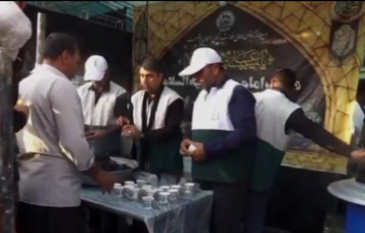 خدمت‌رسانی خادمیاران شهرستان دشتی به زائران امام رضا (ع) در مشهد