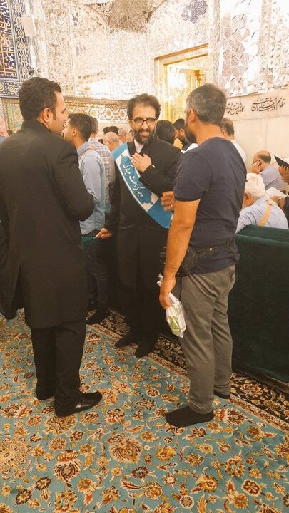 وقتی ستارهها به خادمی افتخار میکنند