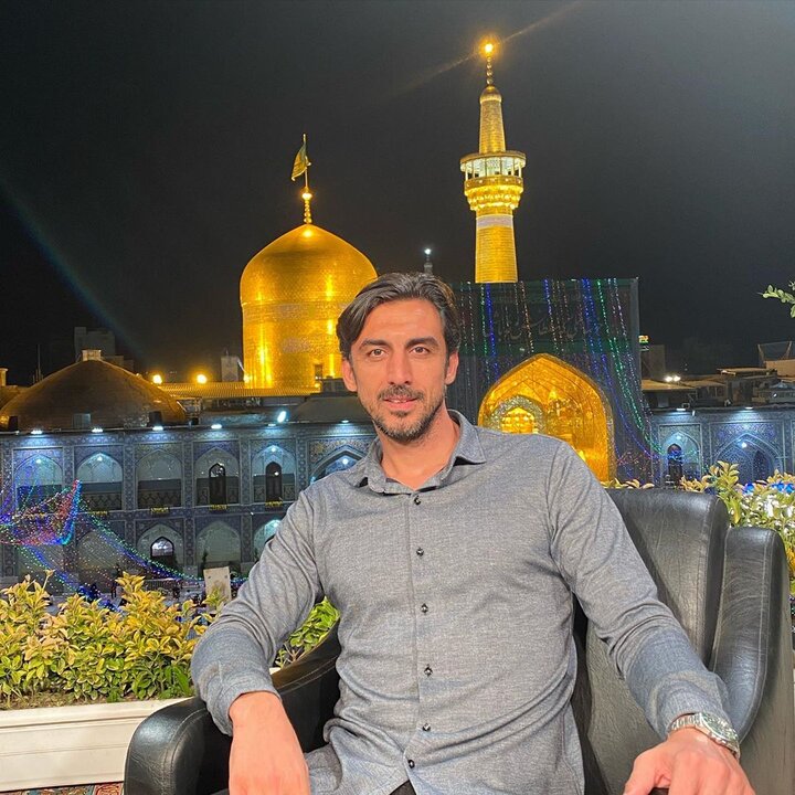 وقتی ستارهها به خادمی افتخار میکنند