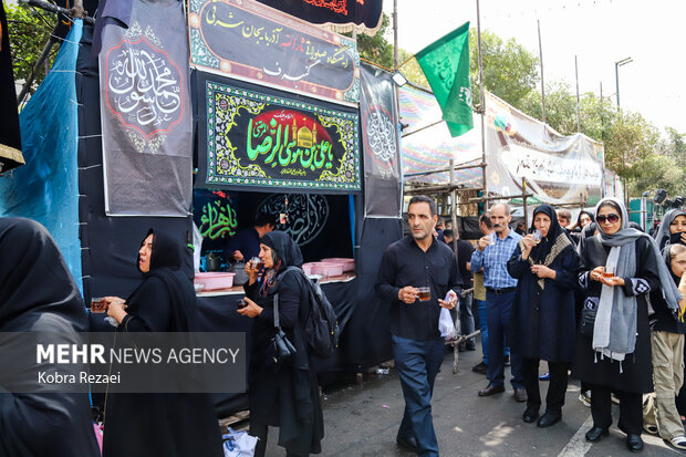 موکب های پذیرایی از زائران رضوی در مشهد